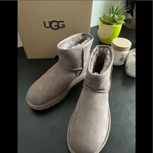 ❌SOLD UGG mini II genuine shearling lined boots ❌